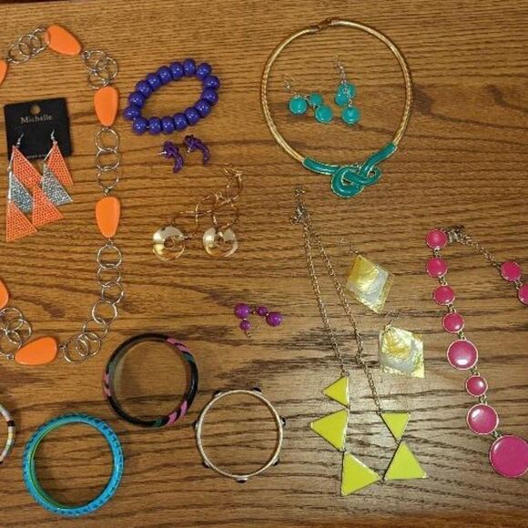 COSTUME JEWELRY GRAB BAG   - Picture 1 of 6
